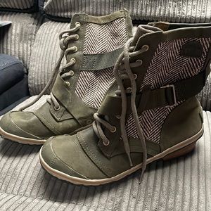 Sorel size 8 boots